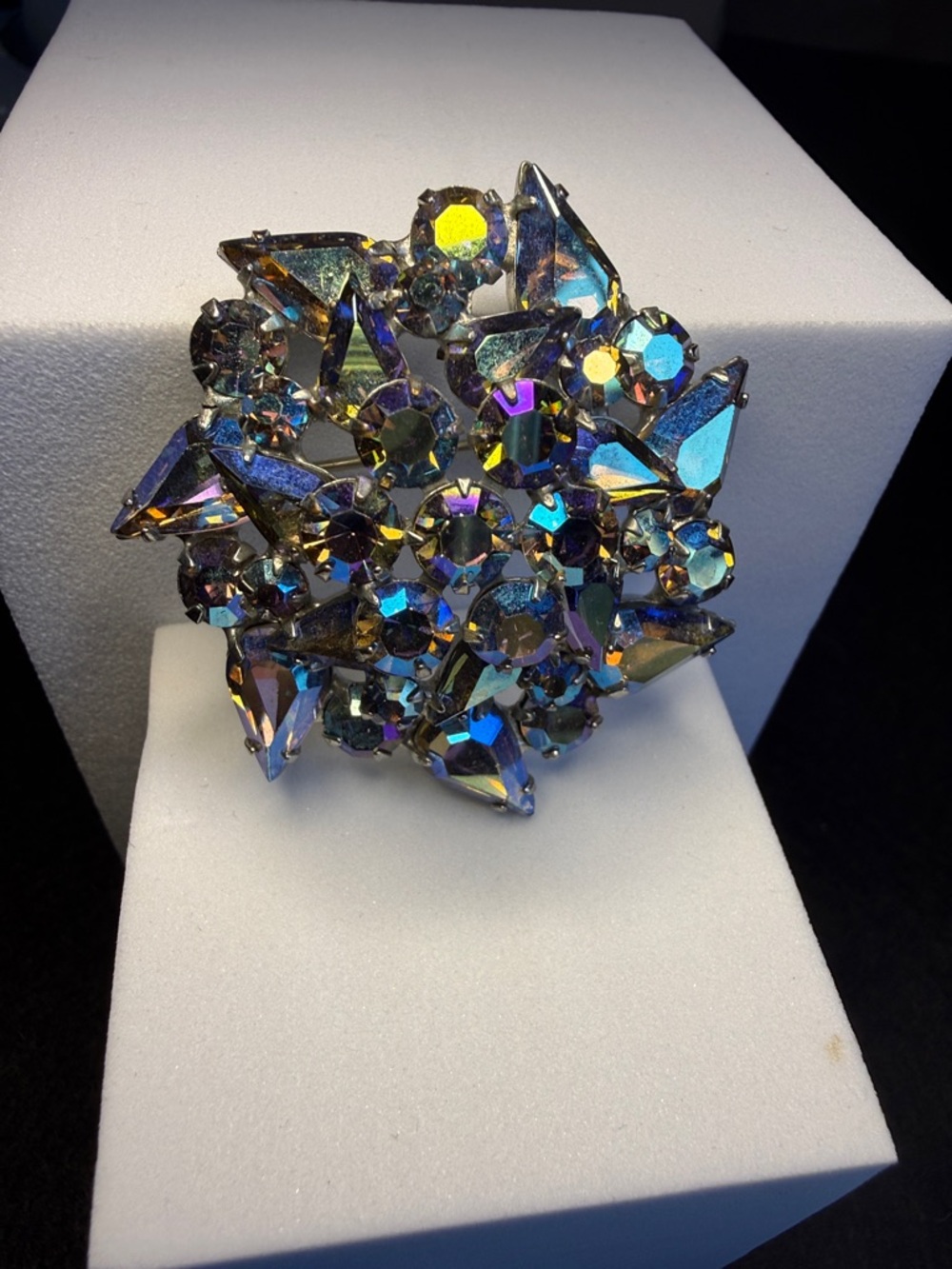 Signed Weiss AB Rhinestone Brooch High Dome Layered Cluster Starburst 1950s - Picture 8 of 8